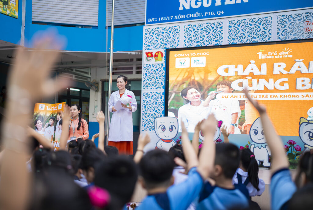 Học sinh Một triêu trẻ em không sâu răng - Bác sĩ Thu Dễ